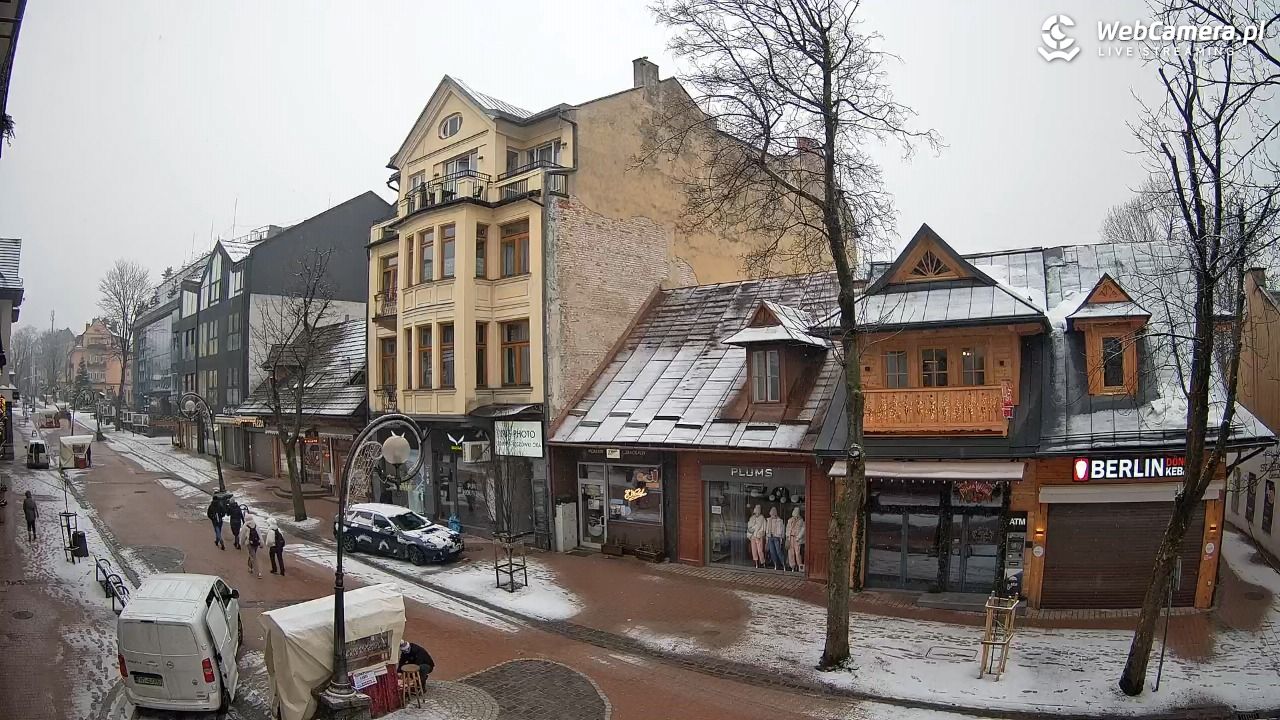 KRUPÓWKI - widok na środkową część deptaka - 08 luty 2026, 08:33