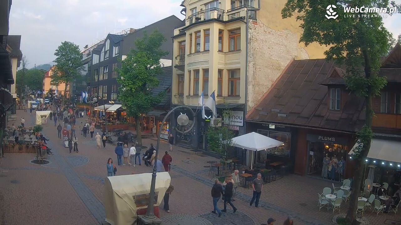 KRUPÓWKI - widok na środkową część deptaka - 08 czerwiec 2025, 19:52