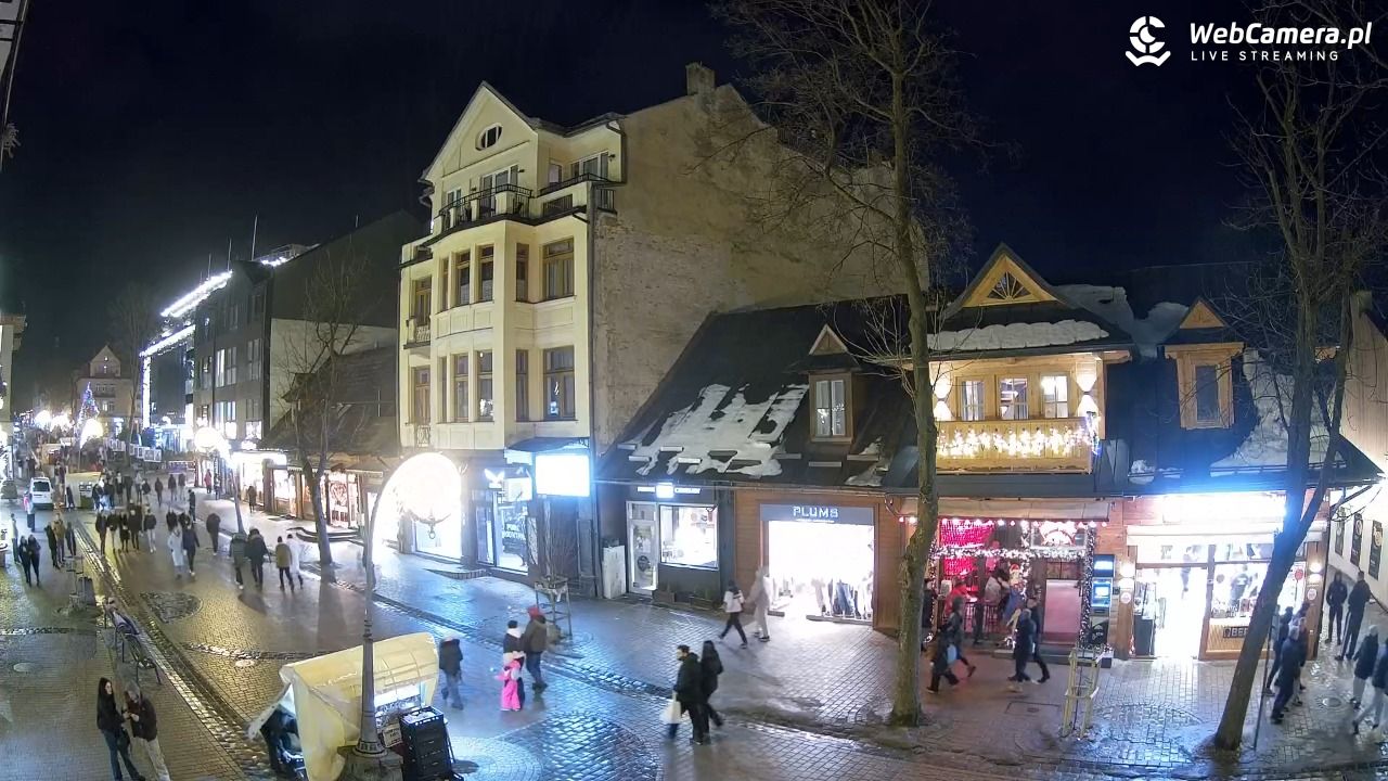 KRUPÓWKI - widok na środkową część deptaka - 05 luty 2026, 20:48