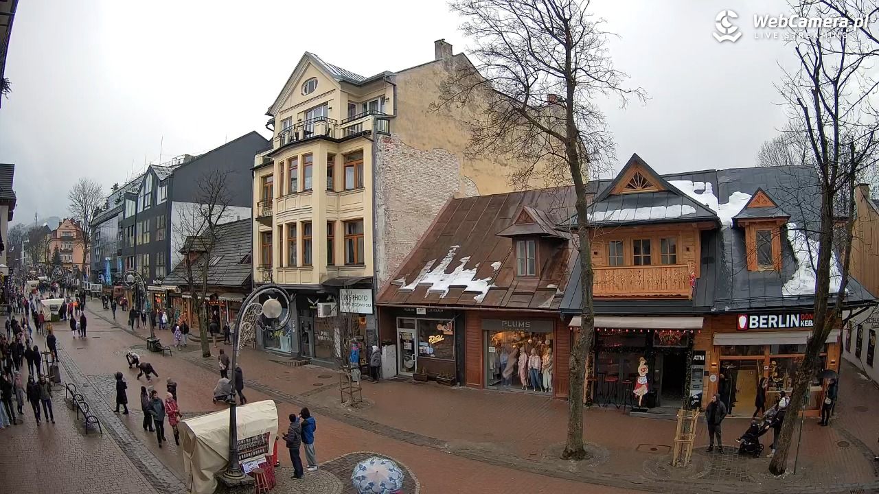 KRUPÓWKI - widok na środkową część deptaka - 06 luty 2026, 12:29