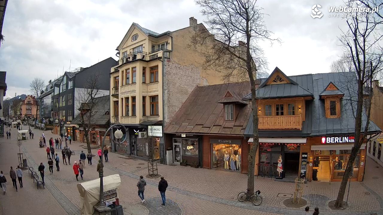 KRUPÓWKI - widok na środkową część deptaka - 22 marzec 2026, 16:40