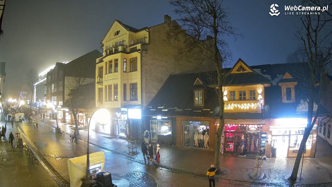 KRUPÓWKI - widok na środkową część deptaka - 07 luty 2026, 21:37