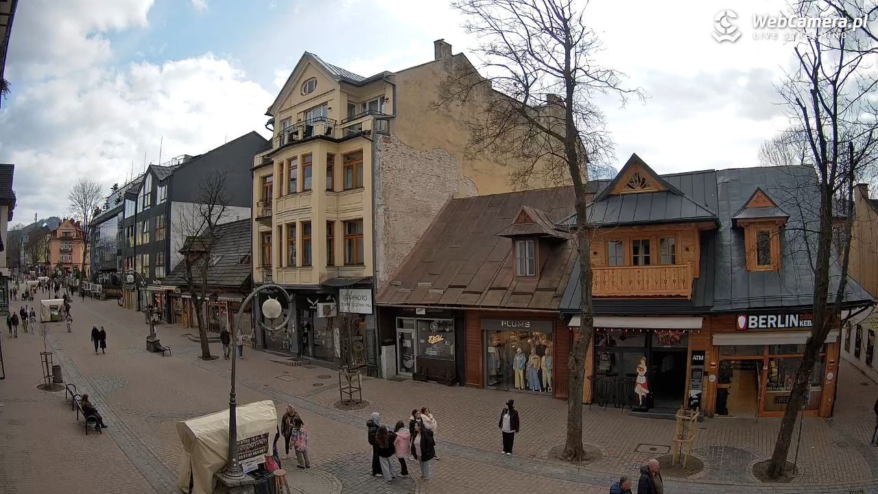 KRUPÓWKI - widok na środkową część deptaka - 22 marzec 2026, 13:07