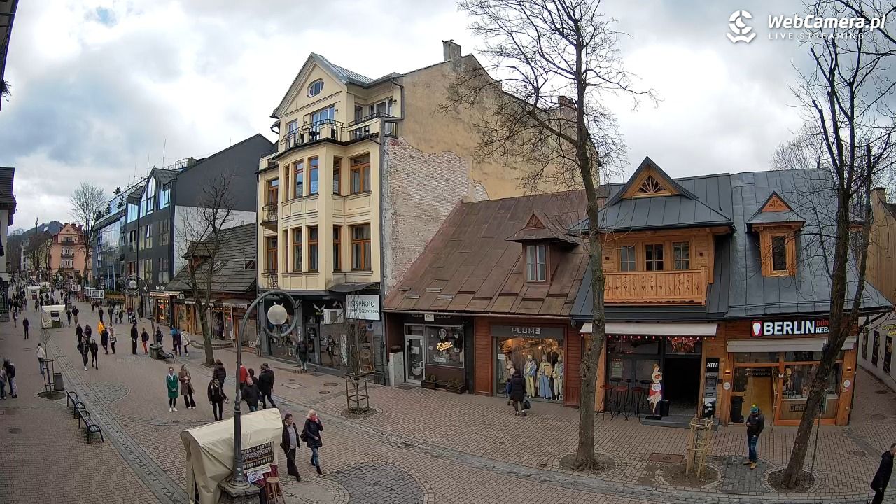 KRUPÓWKI - widok na środkową część deptaka - 21 marzec 2026, 12:26