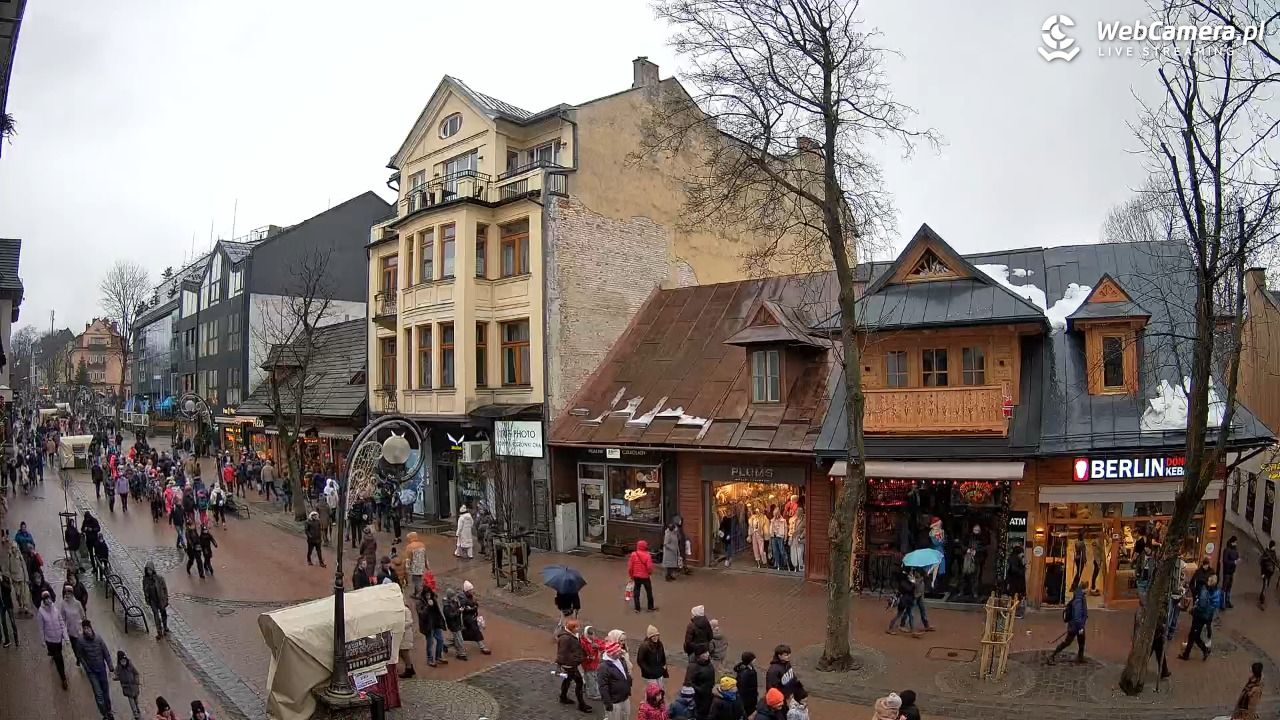 KRUPÓWKI - widok na środkową część deptaka - 07 luty 2026, 12:39