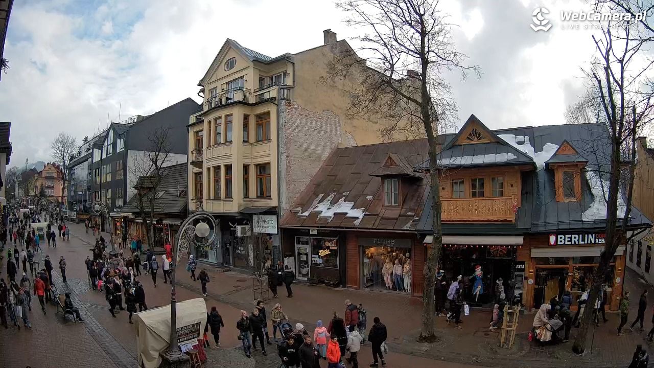 KRUPÓWKI - widok na środkową część deptaka - 06 luty 2026, 13:59