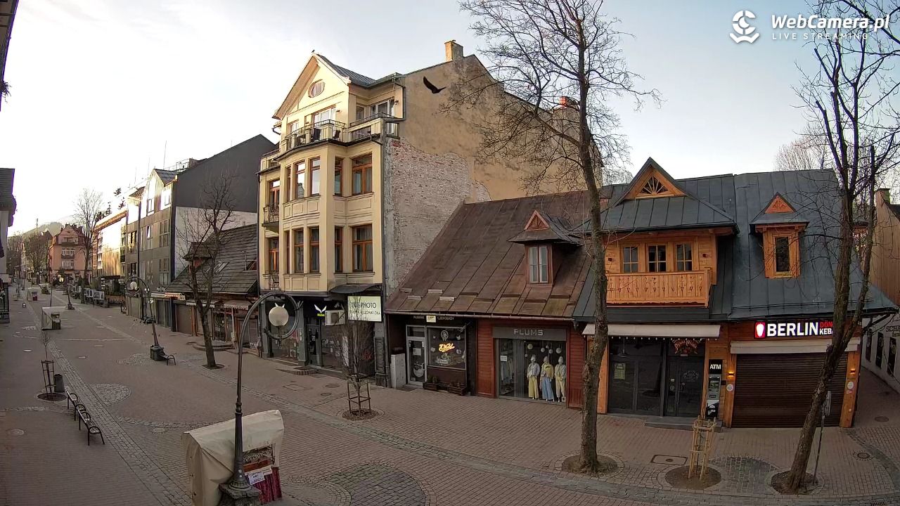 KRUPÓWKI - widok na środkową część deptaka - 25 marzec 2026, 06:13