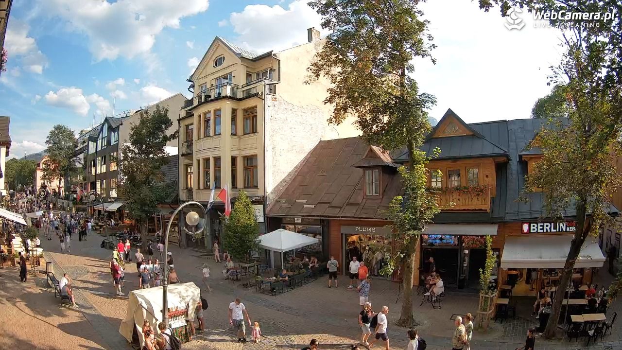 KRUPÓWKI - widok na środkową część deptaka - 16 sierpień 2026, 17:12