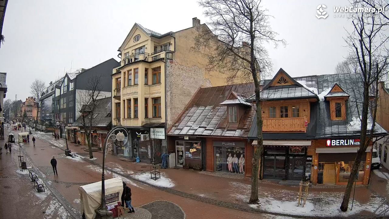 KRUPÓWKI - widok na środkową część deptaka - 08 luty 2026, 09:20