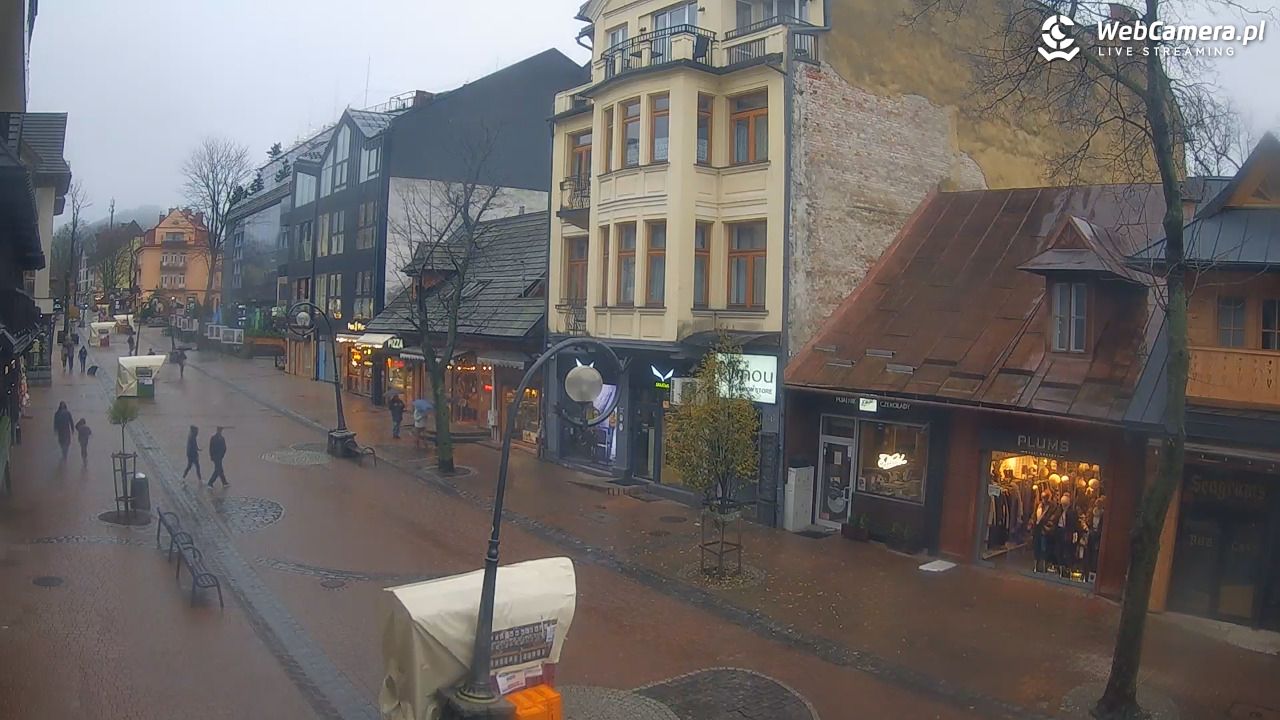 KRUPÓWKI - widok na środkową część deptaka - 03 listopad 2025, 14:05