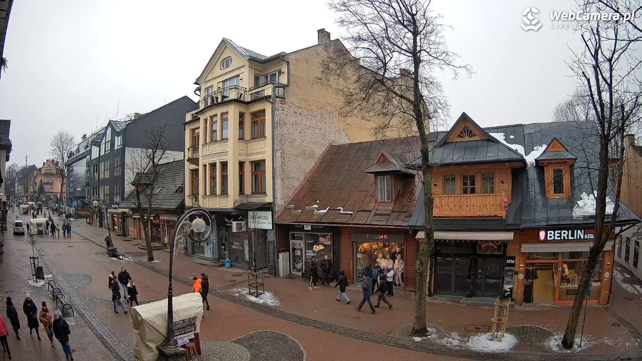 KRUPÓWKI - widok na środkową część deptaka - 08 luty 2026, 10:17