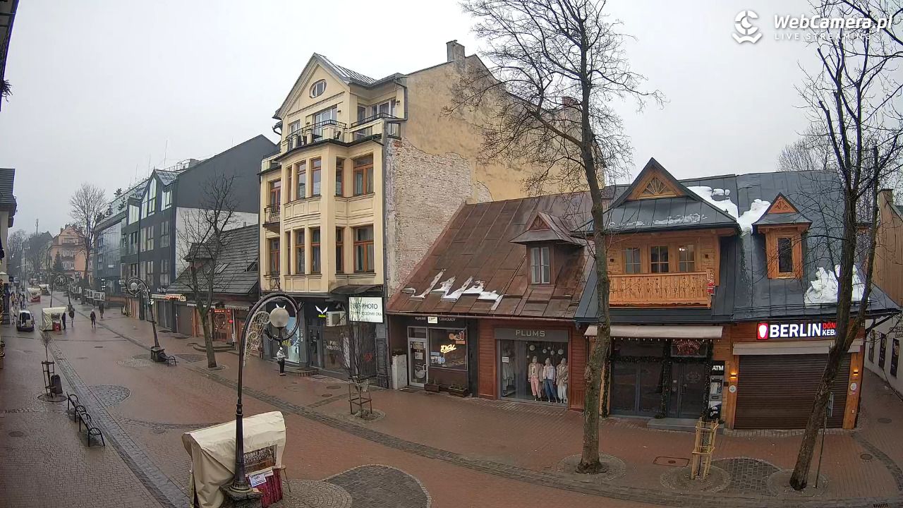 KRUPÓWKI - widok na środkową część deptaka - 07 luty 2026, 08:25