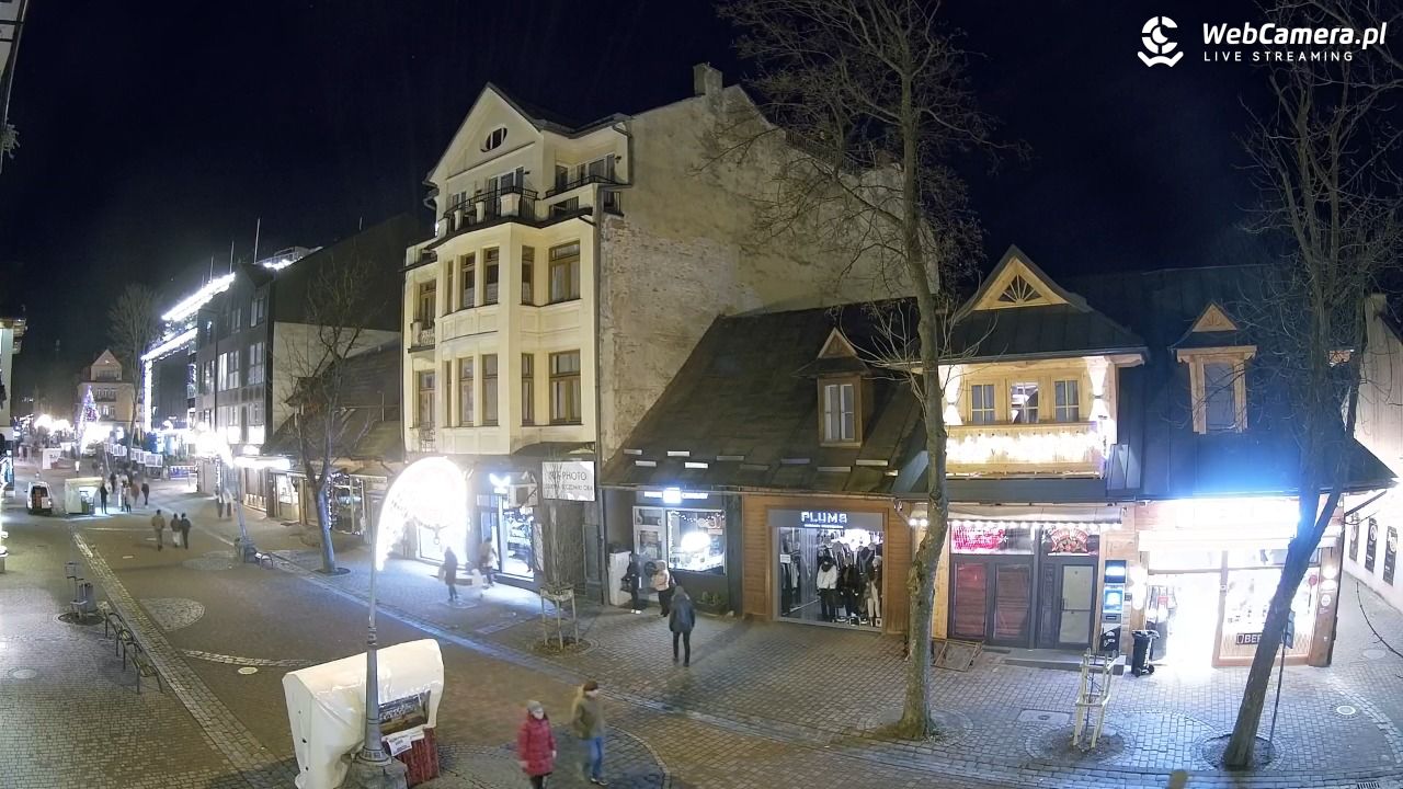 KRUPÓWKI - widok na środkową część deptaka - 18 grudzień 2025, 21:24