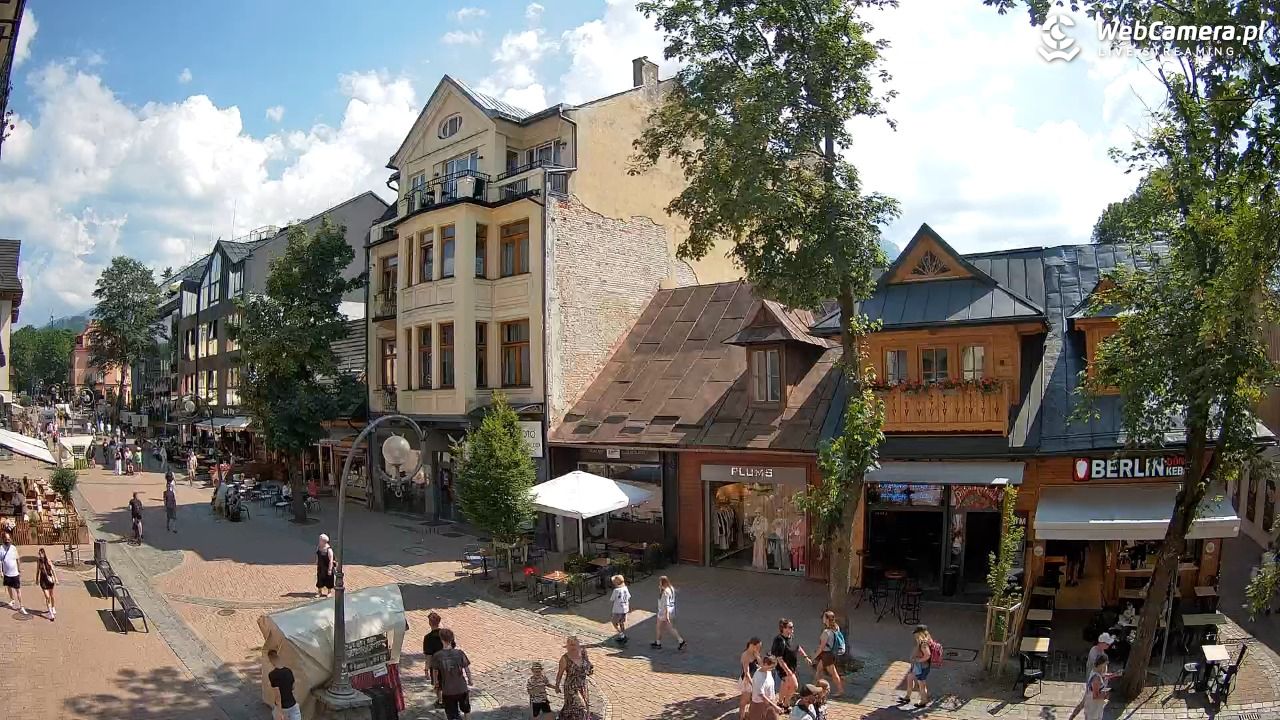 KRUPÓWKI - widok na środkową część deptaka - 28 czerwiec 2026, 15:11