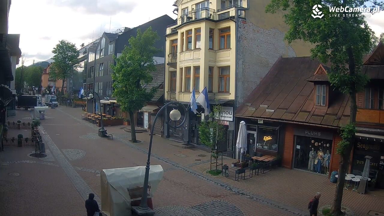 KRUPÓWKI - widok na środkową część deptaka - 09 czerwiec 2025, 06:54