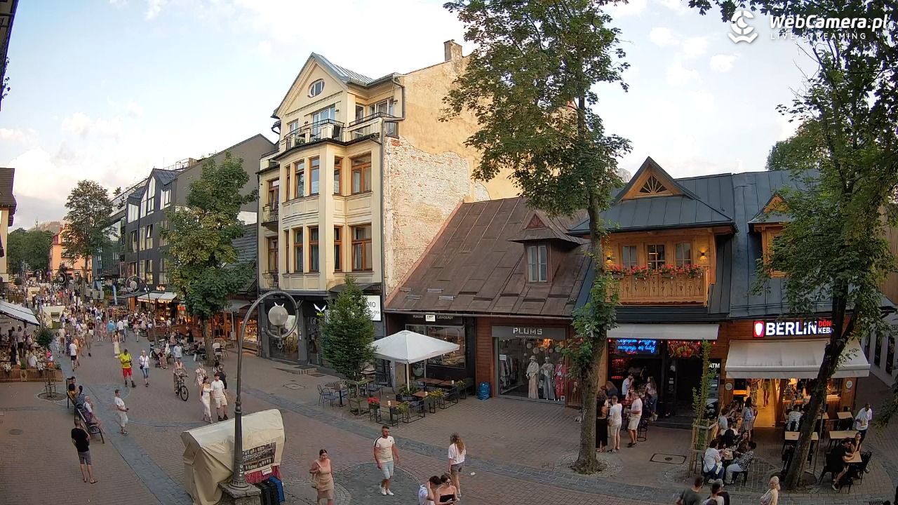 KRUPÓWKI - widok na środkową część deptaka - 28 czerwiec 2026, 20:06