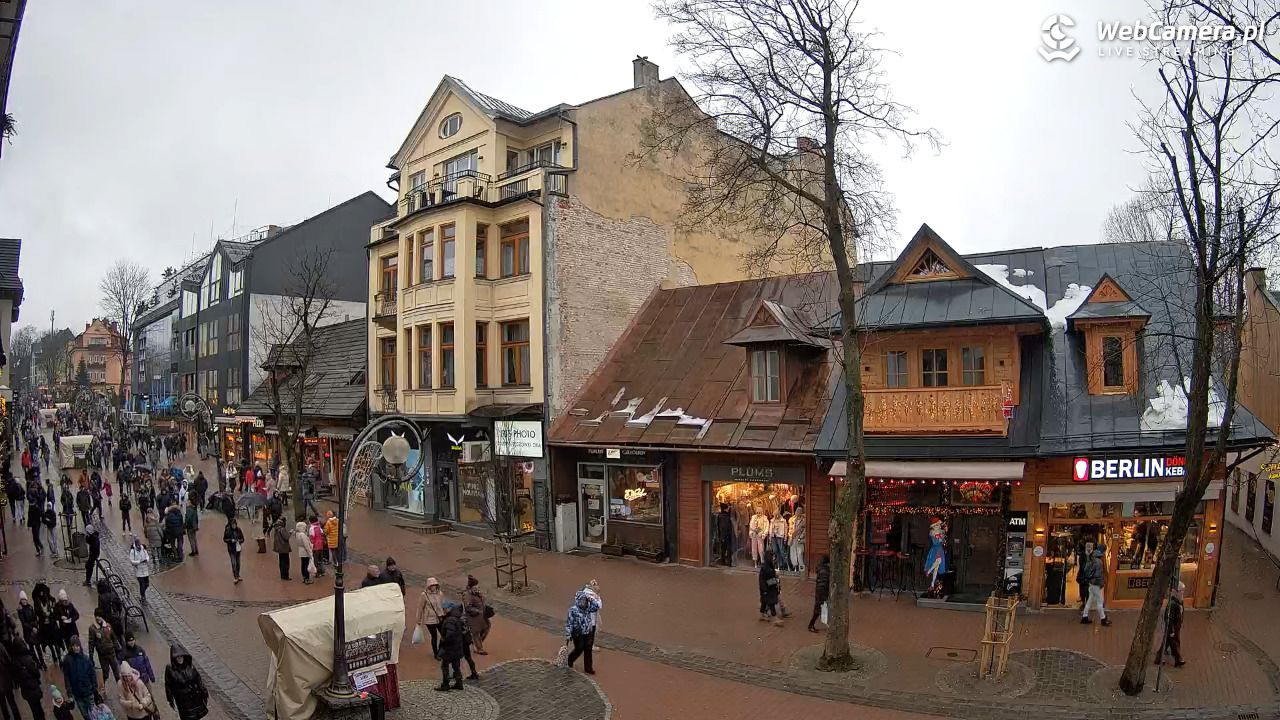 KRUPÓWKI - widok na środkową część deptaka - 07 luty 2026, 13:16