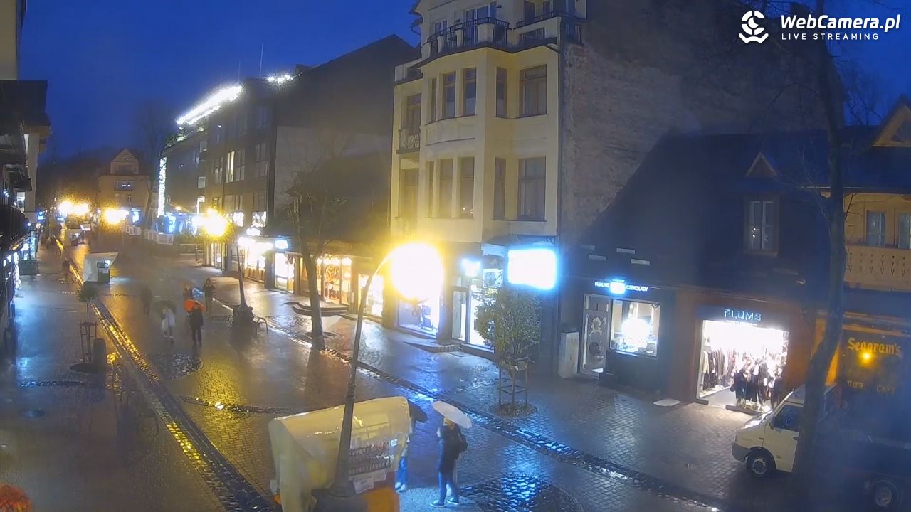 KRUPÓWKI - widok na środkową część deptaka - 03 listopad 2025, 16:39