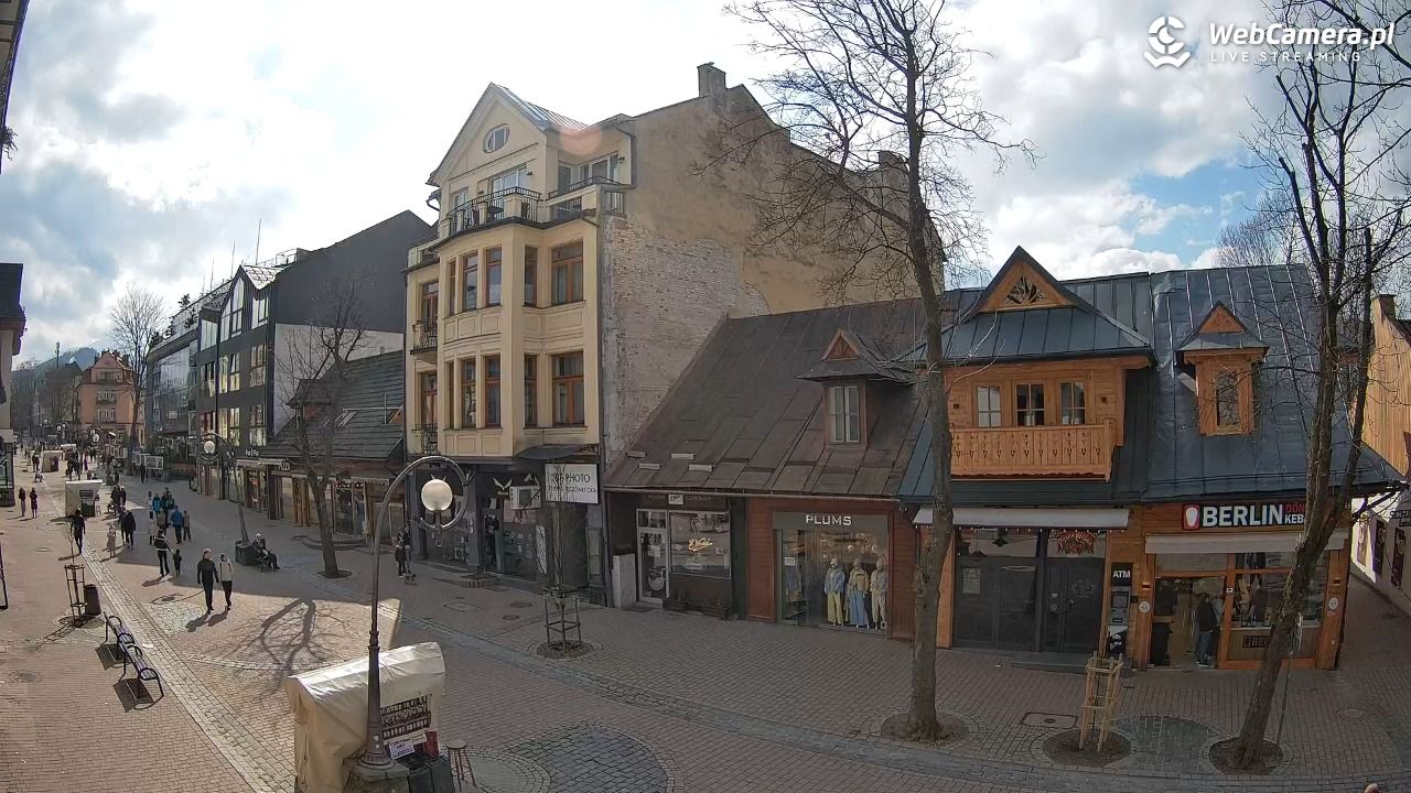 KRUPÓWKI - widok na środkową część deptaka - 22 marzec 2026, 10:30