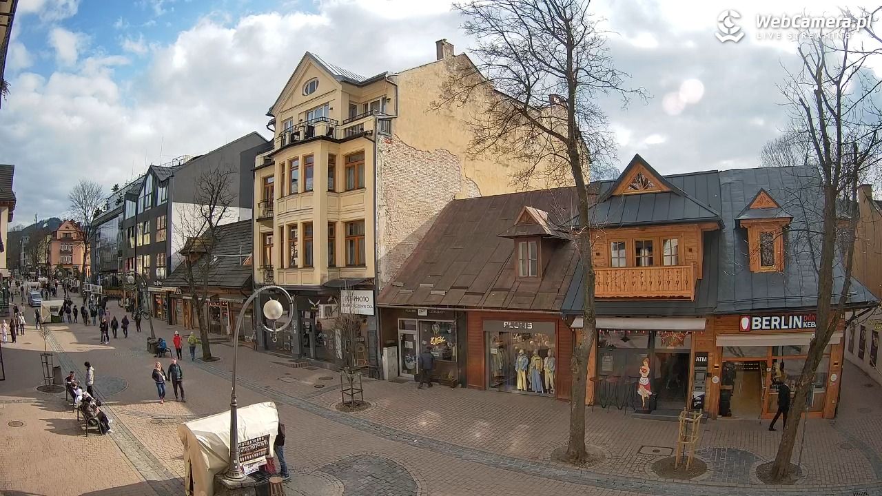 KRUPÓWKI - widok na środkową część deptaka - 22 marzec 2026, 14:34