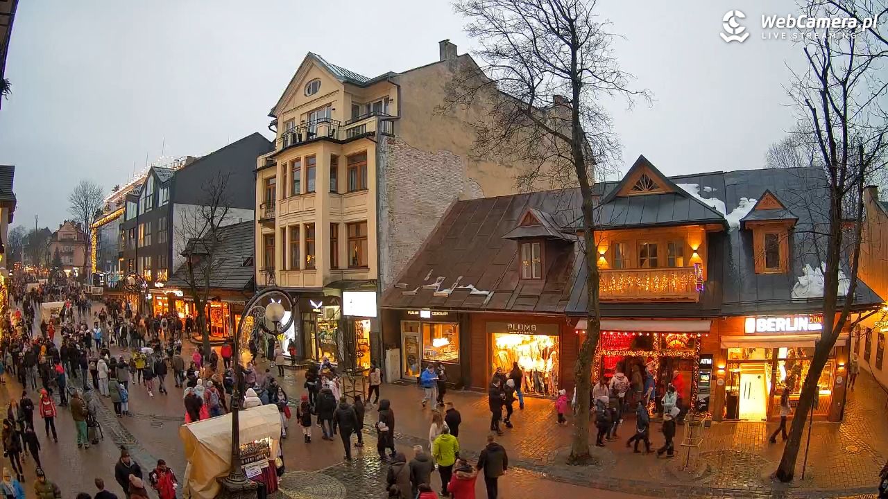 KRUPÓWKI - widok na środkową część deptaka - 07 luty 2026, 16:37