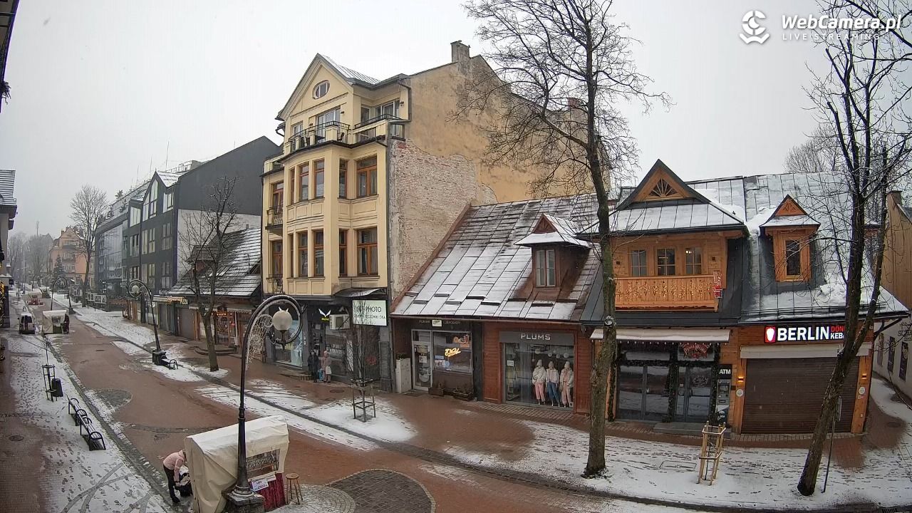 KRUPÓWKI - widok na środkową część deptaka - 08 luty 2026, 08:23