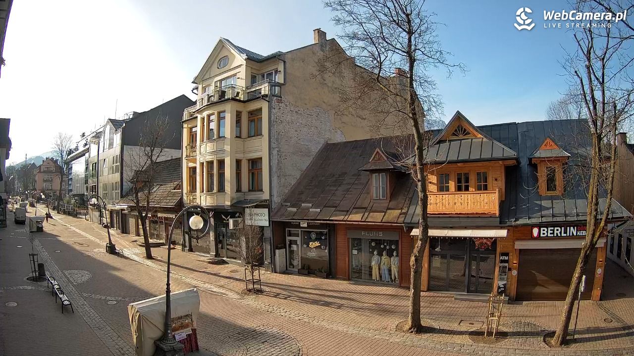 KRUPÓWKI - widok na środkową część deptaka - 25 marzec 2026, 07:36