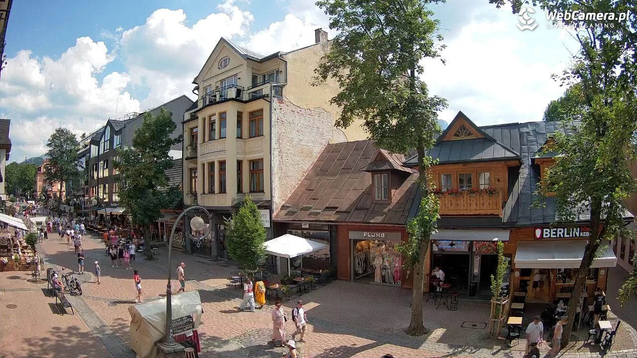 KRUPÓWKI - widok na środkową część deptaka - 28 czerwiec 2026, 15:20