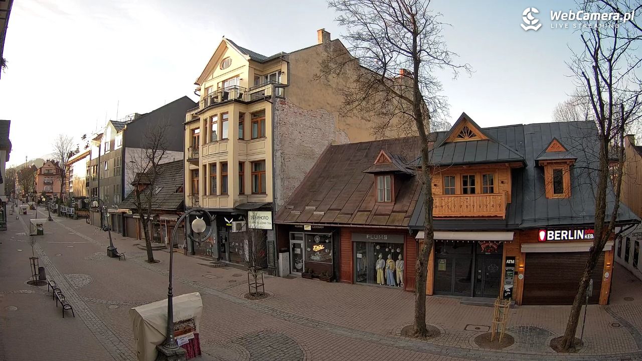 KRUPÓWKI - widok na środkową część deptaka - 25 marzec 2026, 06:13