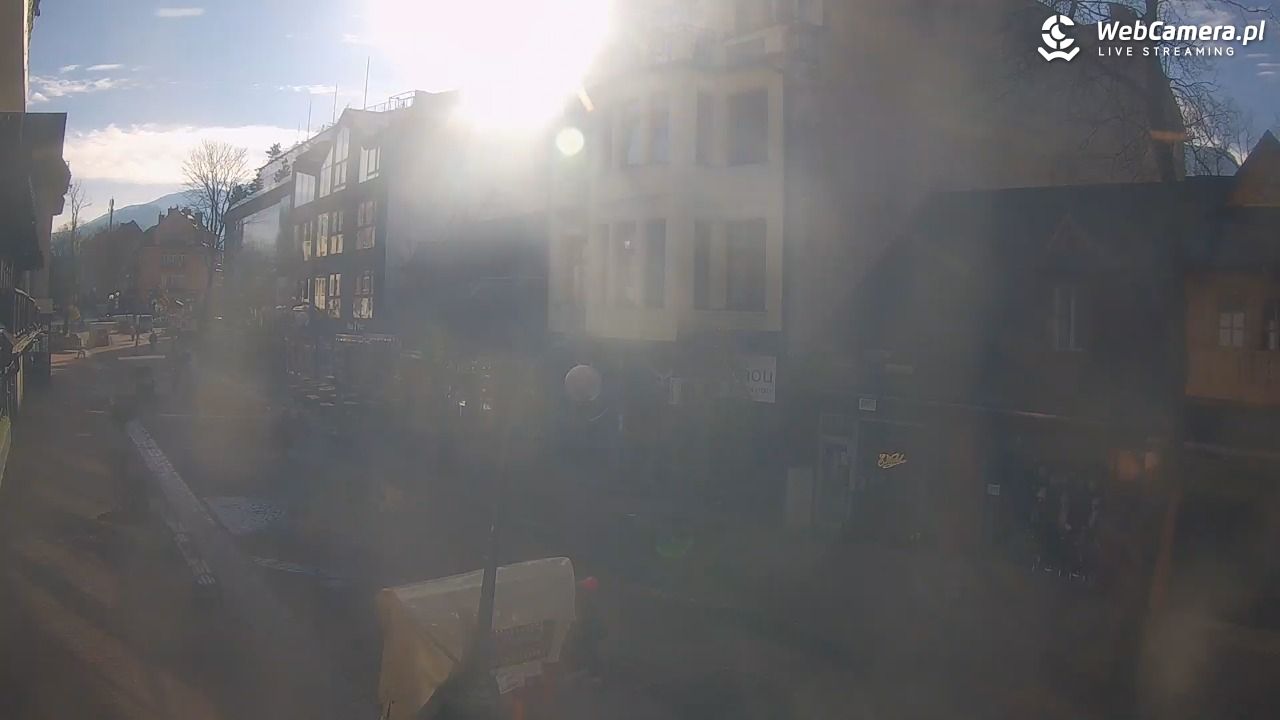 KRUPÓWKI - widok na środkową część deptaka - 02 listopad 2025, 09:26