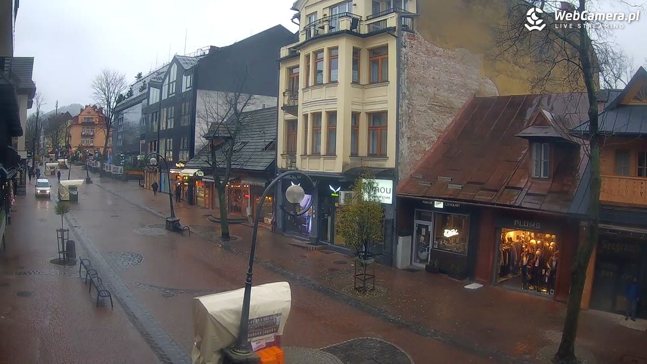 KRUPÓWKI - widok na środkową część deptaka - 03 listopad 2025, 12:31