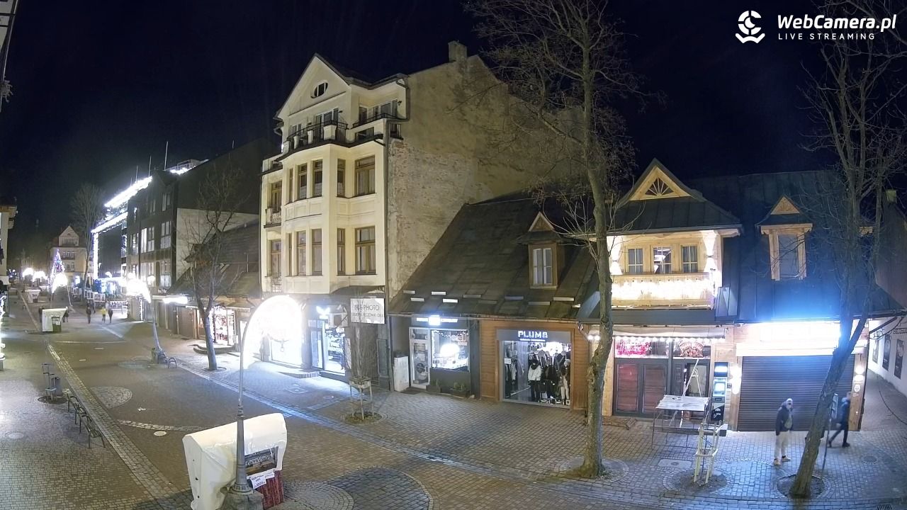 KRUPÓWKI - widok na środkową część deptaka - 18 grudzień 2025, 22:55