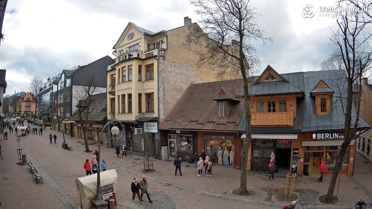 KRUPÓWKI - widok na środkową część deptaka - 21 marzec 2026, 12:05