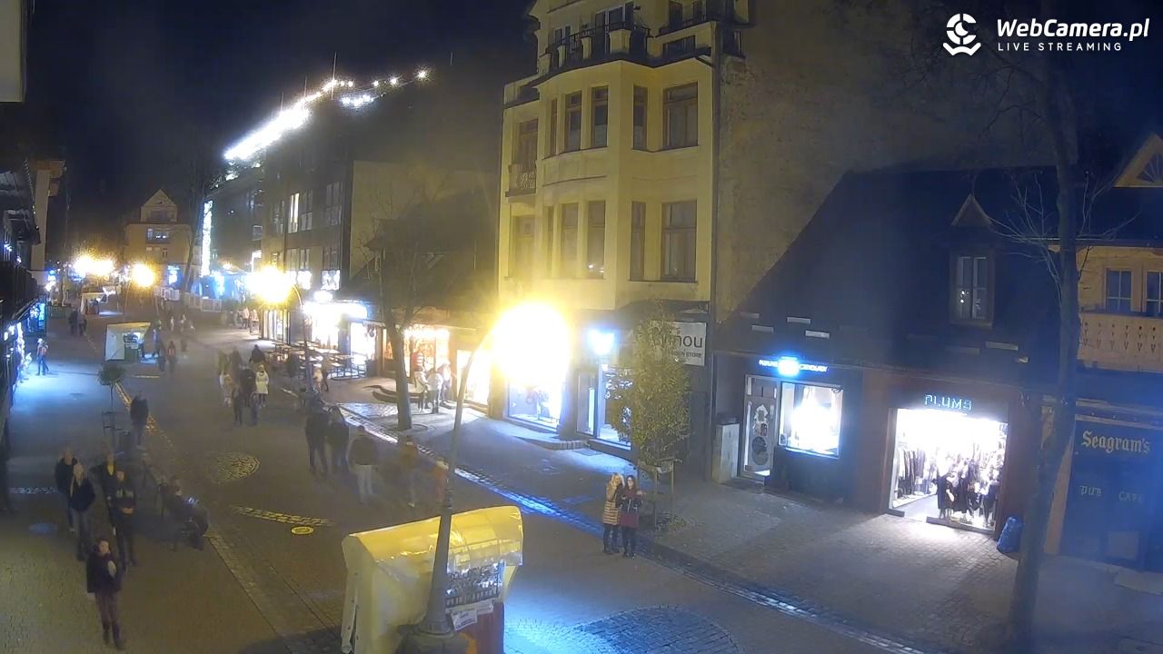 KRUPÓWKI - widok na środkową część deptaka - 02 listopad 2025, 17:41