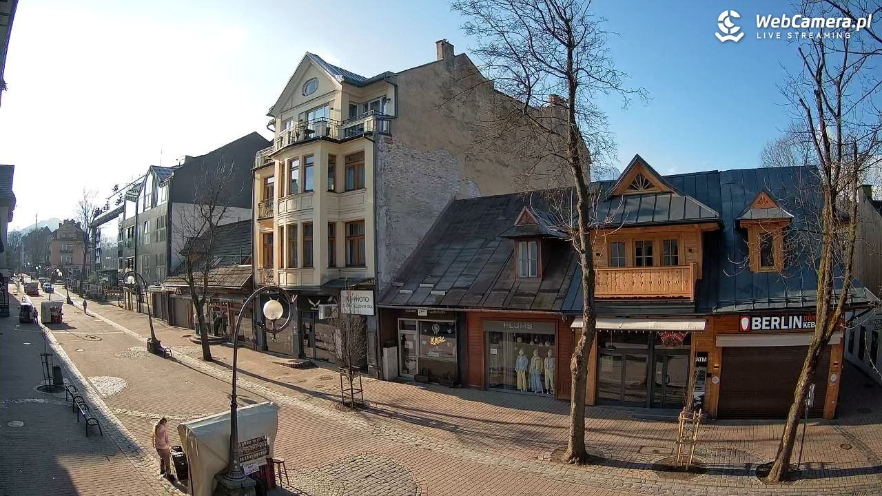 KRUPÓWKI - widok na środkową część deptaka - 22 marzec 2026, 07:57