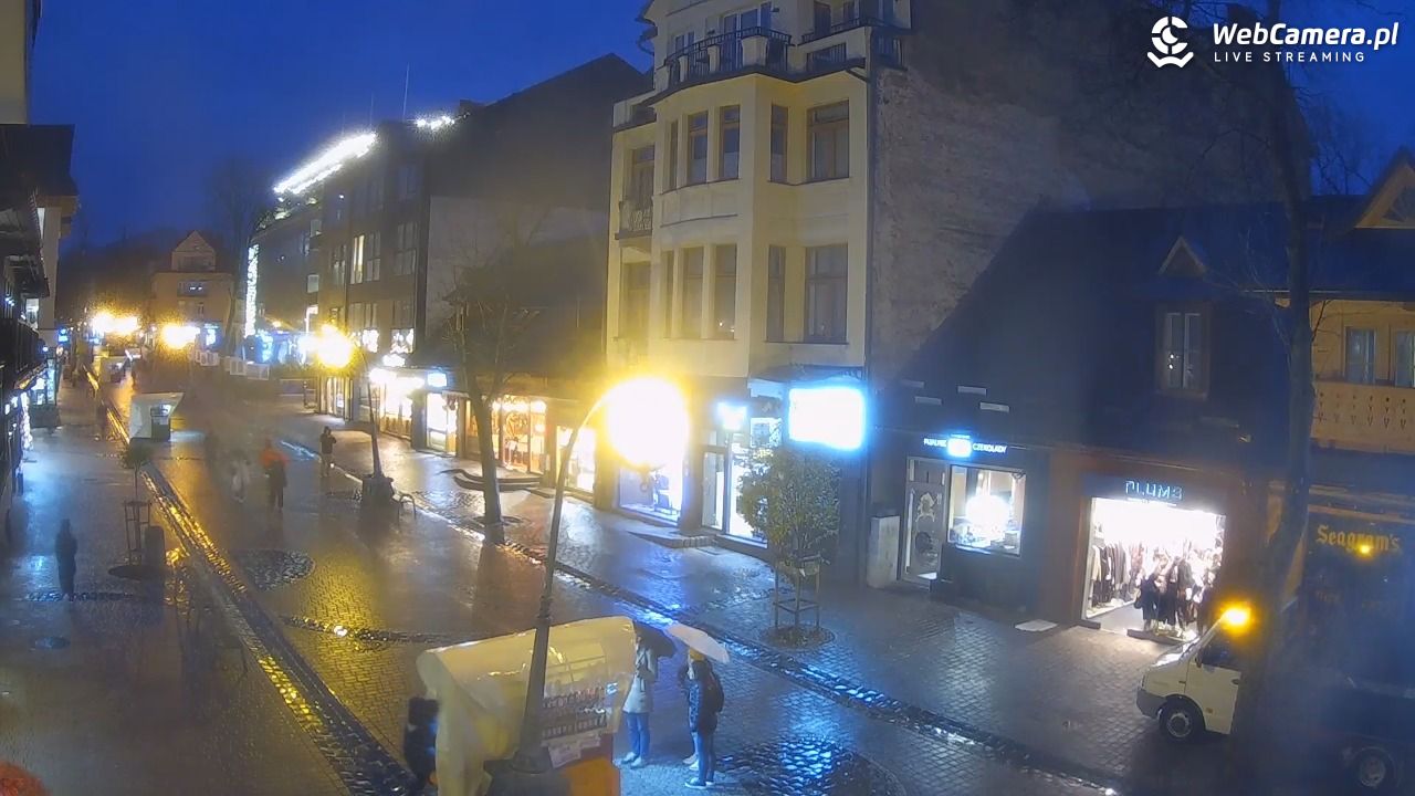 KRUPÓWKI - widok na środkową część deptaka - 03 listopad 2025, 16:39