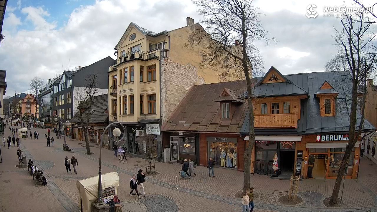 KRUPÓWKI - widok na środkową część deptaka - 22 marzec 2026, 14:37