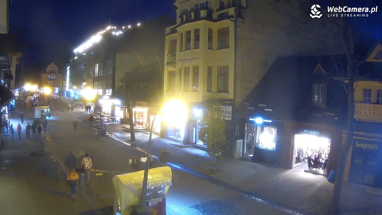 KRUPÓWKI - widok na środkową część deptaka - 02 listopad 2025, 17:02