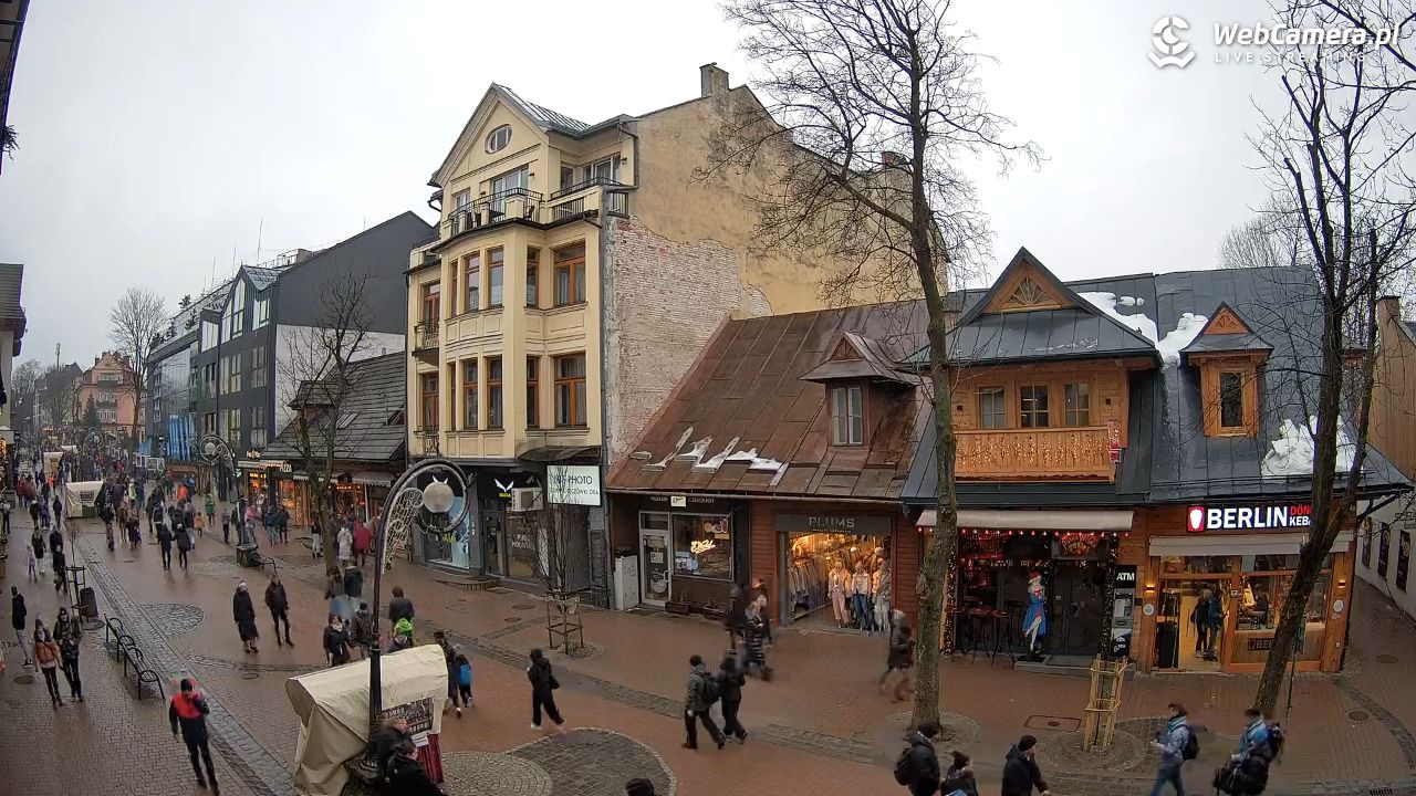 KRUPÓWKI - widok na środkową część deptaka - 07 luty 2026, 11:28