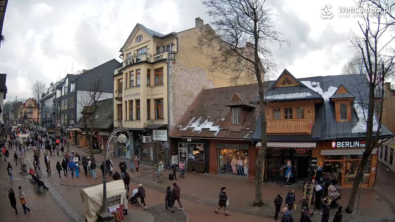 KRUPÓWKI - widok na środkową część deptaka - 06 luty 2026, 14:08