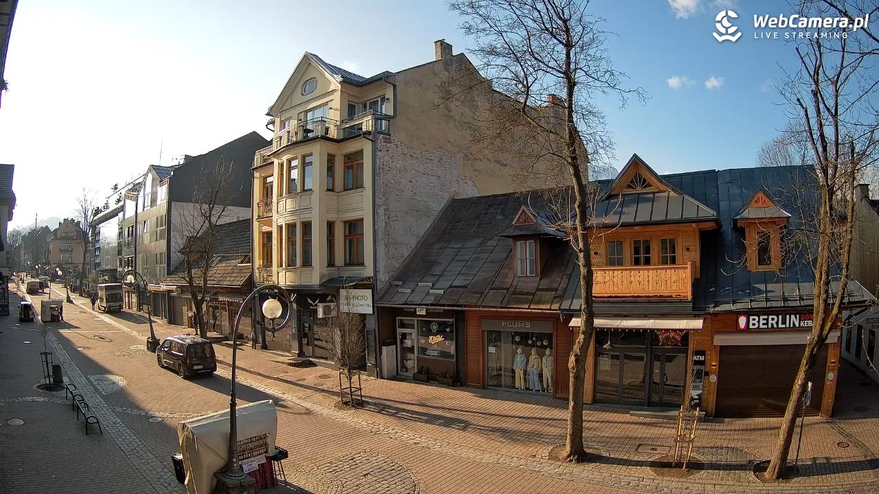 KRUPÓWKI - widok na środkową część deptaka - 22 marzec 2026, 07:47