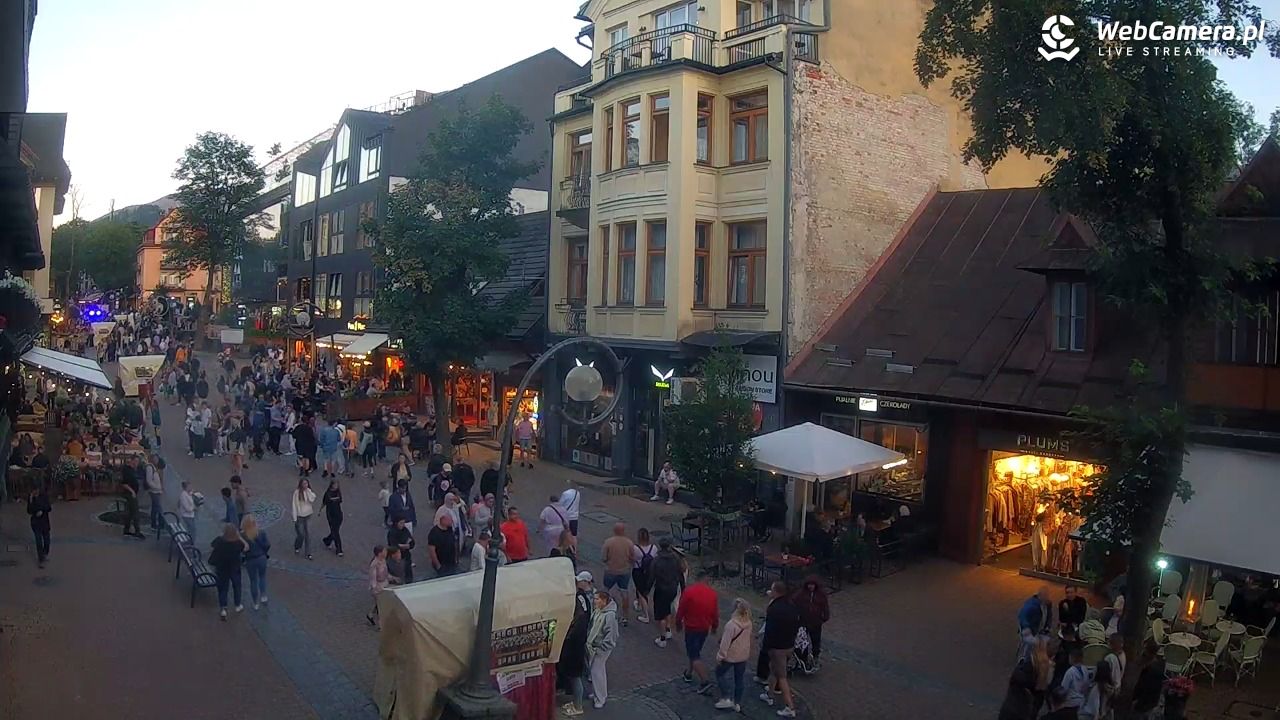 KRUPÓWKI - widok na środkową część deptaka - 31 lipiec 2025, 20:14