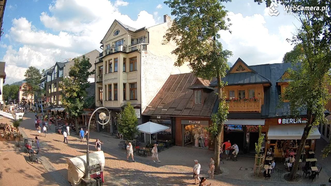 KRUPÓWKI - widok na środkową część deptaka - 28 czerwiec 2026, 17:34