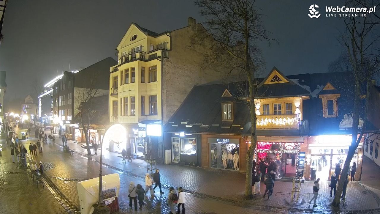 KRUPÓWKI - widok na środkową część deptaka - 07 luty 2026, 22:15