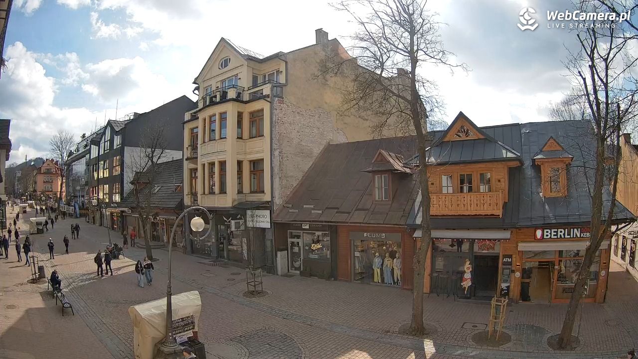 KRUPÓWKI - widok na środkową część deptaka - 23 marzec 2026, 12:00