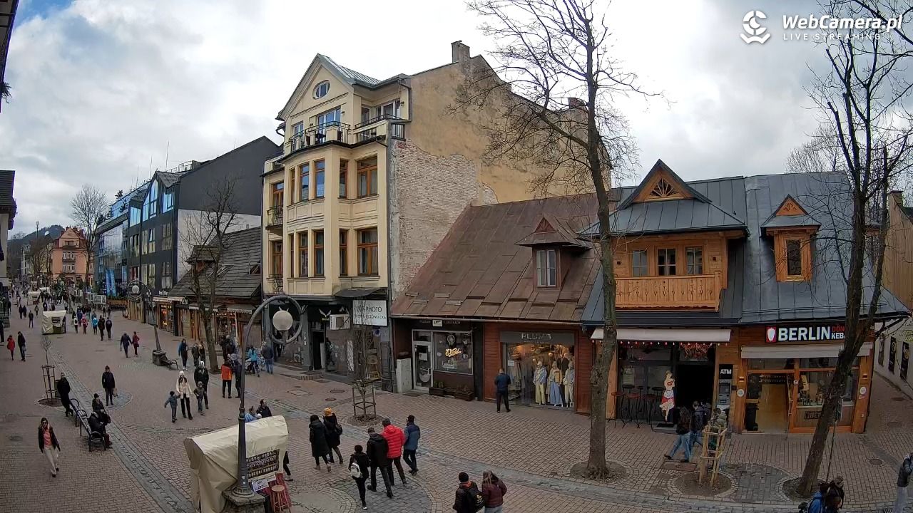 KRUPÓWKI - widok na środkową część deptaka - 21 marzec 2026, 12:39