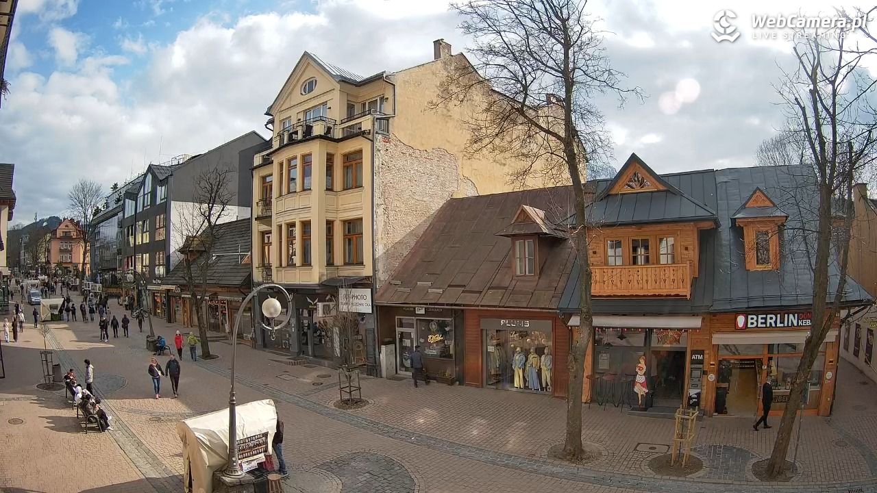 KRUPÓWKI - widok na środkową część deptaka - 22 marzec 2026, 14:34