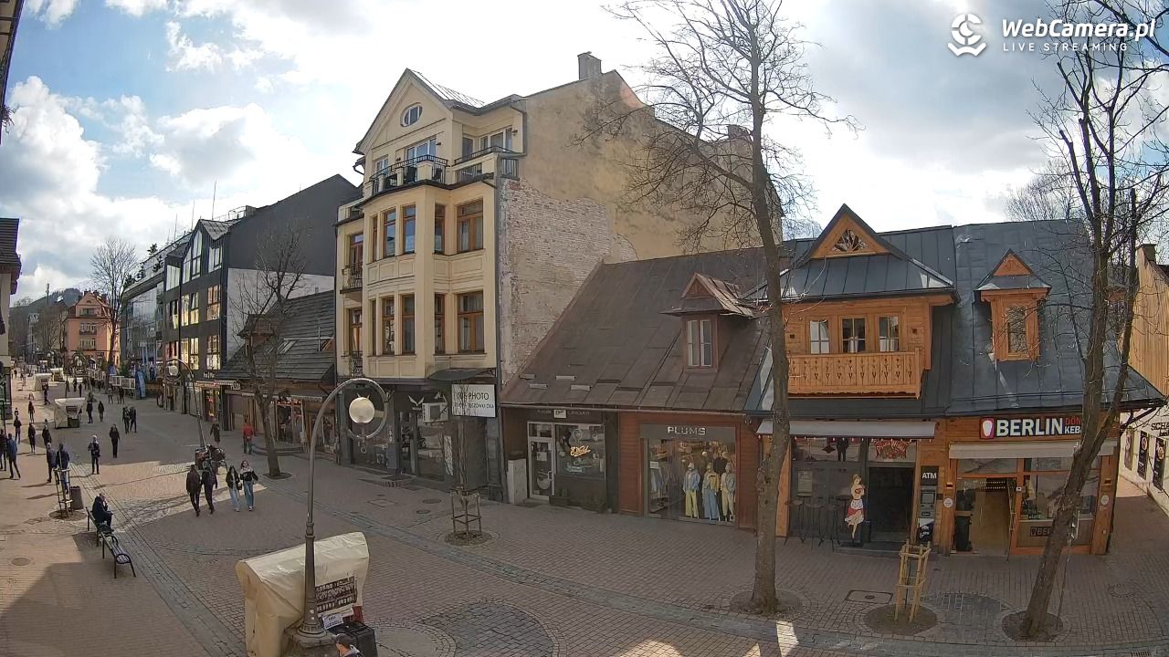 KRUPÓWKI - widok na środkową część deptaka - 23 marzec 2026, 12:00