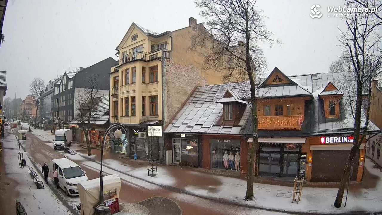 KRUPÓWKI - widok na środkową część deptaka - 08 luty 2026, 07:48