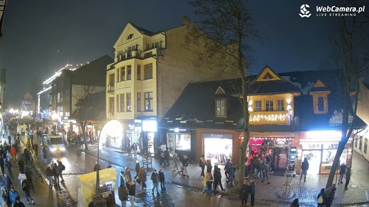 KRUPÓWKI - widok na środkową część deptaka - 07 luty 2026, 18:34